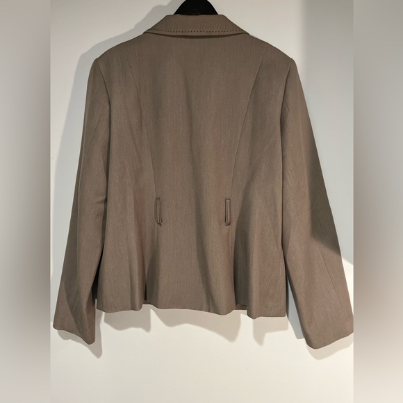 Brand-name INGREDIENTS, Tan blazer jacket, US 14 with one button in the front - Picture 4 of 8